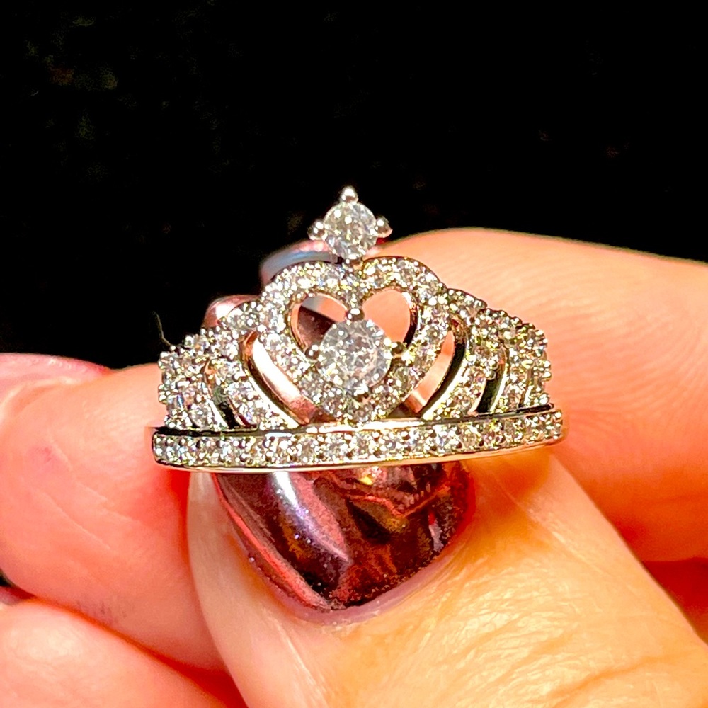 💍⭐️WOW! This is a real one of a kind ring-like Wonder Woman/crown
